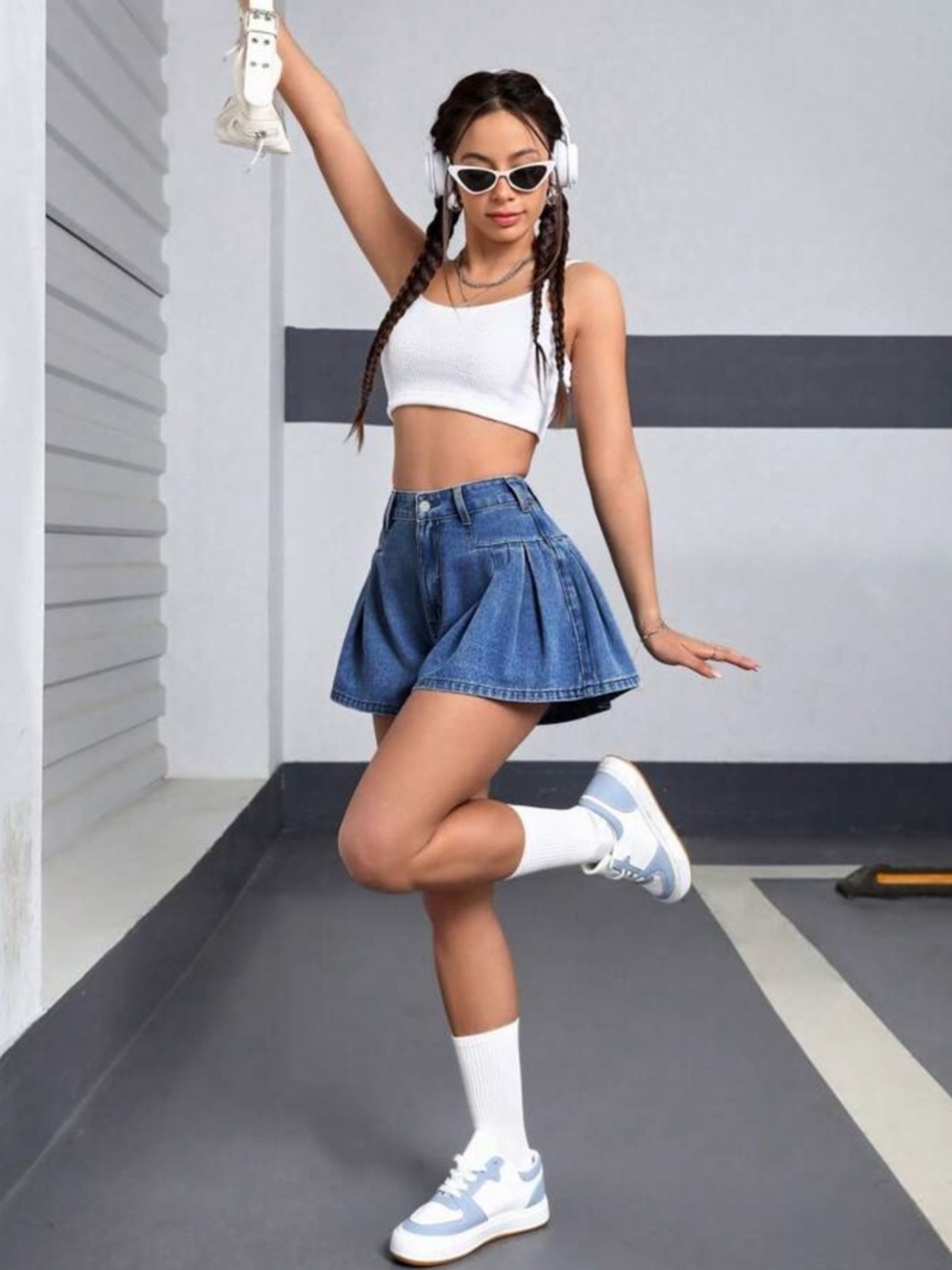 High-Waisted Pleated Denim Shorts (Skirt Look) - 8/10 (30) - Picture 3 of 6